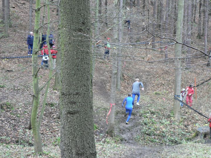 Kunratice06 005.jpg - Rozbahněná trať, sychravé počasí to jsou jasné znaky velké kunratické.